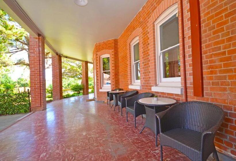 מוטל The Hallows Accommodation