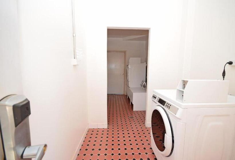 מוטל The Hallows Accommodation