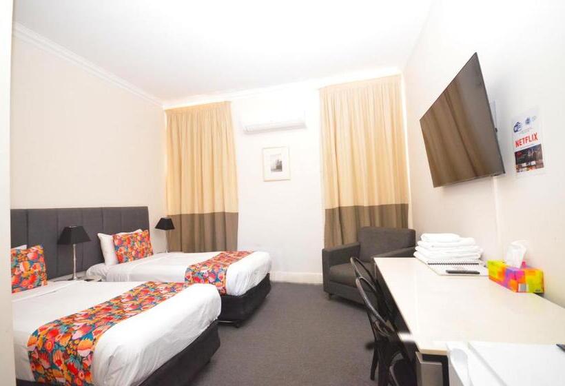 מוטל The Hallows Accommodation