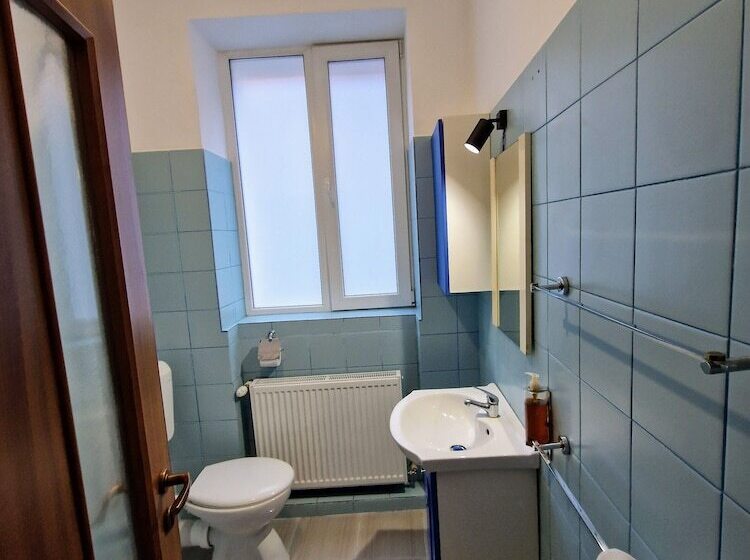 פנסיון Main Square Apartments & More