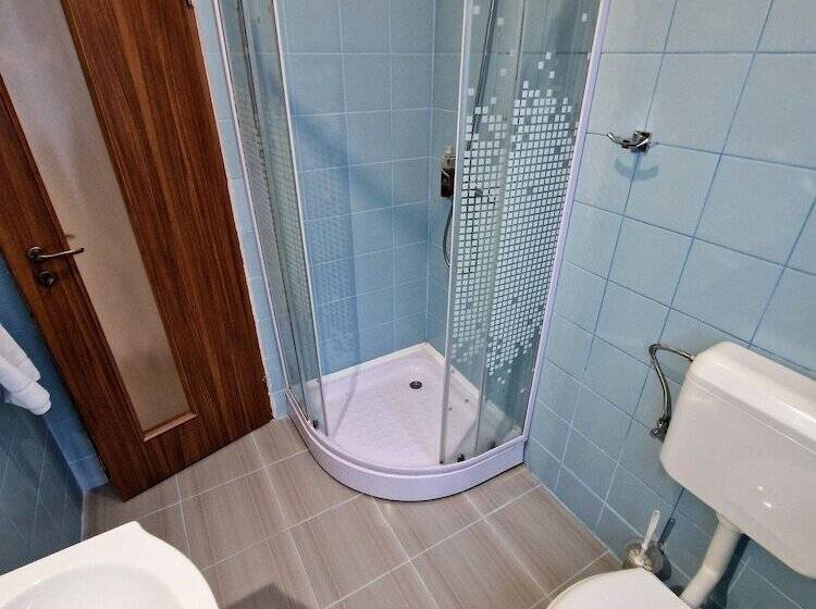 פנסיון Main Square Apartments & More