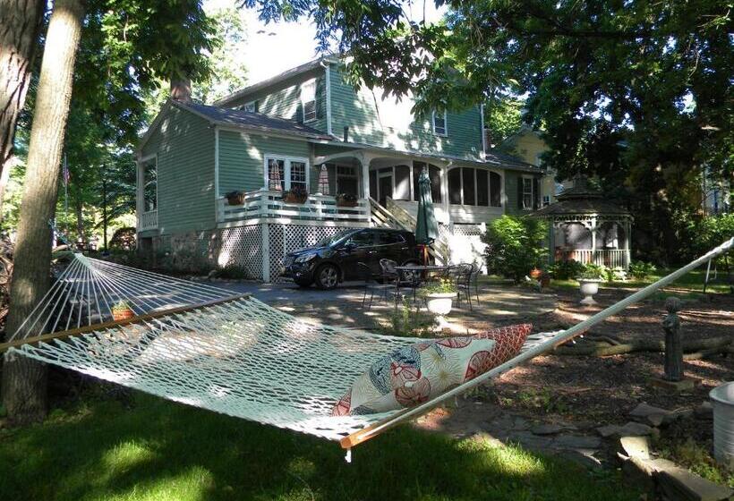 The Bed And Breakfast At Oliver Phelps