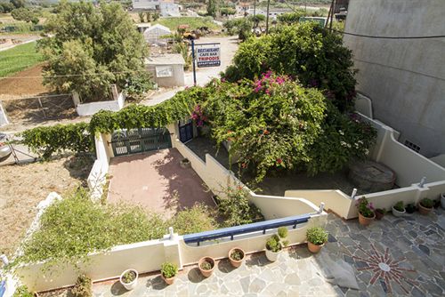 Tripodis Apartments