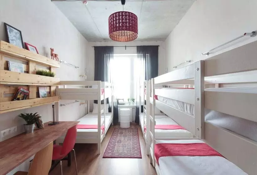 Hostel R.e.d