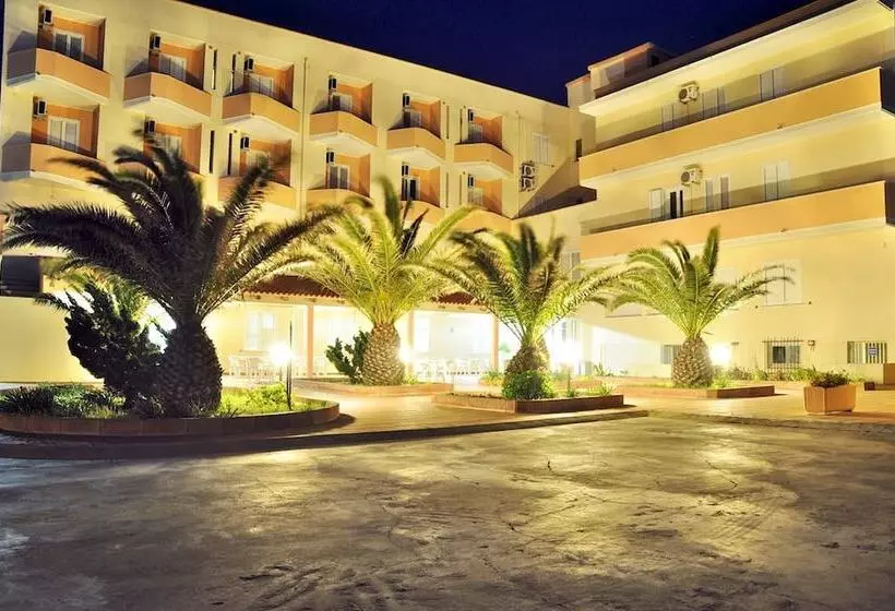 هتل Castelsardo Domus Beach