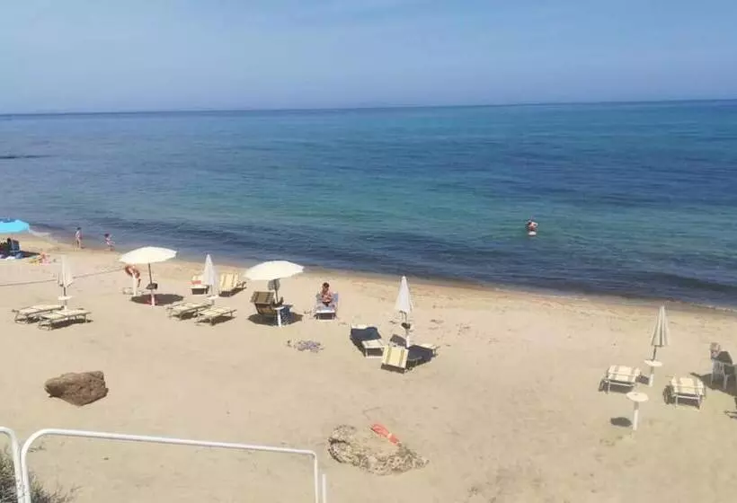 هتل Castelsardo Domus Beach