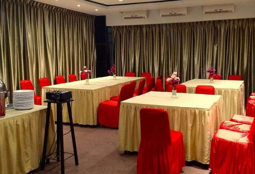 בית מלון כפרי Grand Hawaii