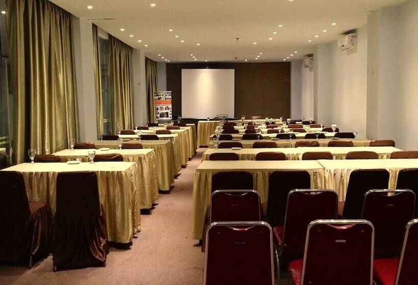 בית מלון כפרי Grand Hawaii