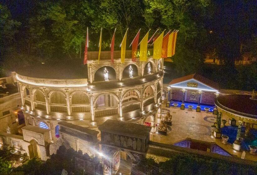 هتل Pałac Saturna