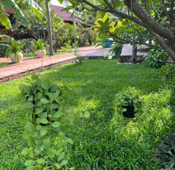 فندق The Moon Kampot Boutique