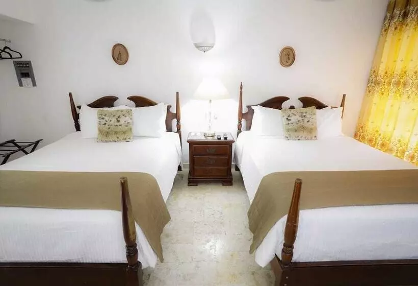 Hotelli Hostal Del Mar