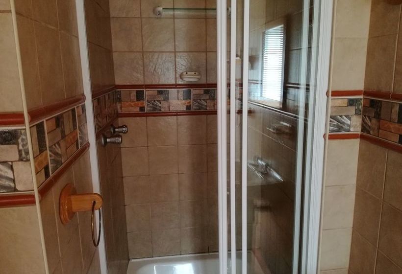 פנסיון Heriot Manor Guest House