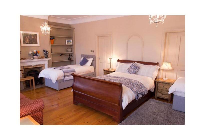 تختخواب و صبحانه Sea View D4