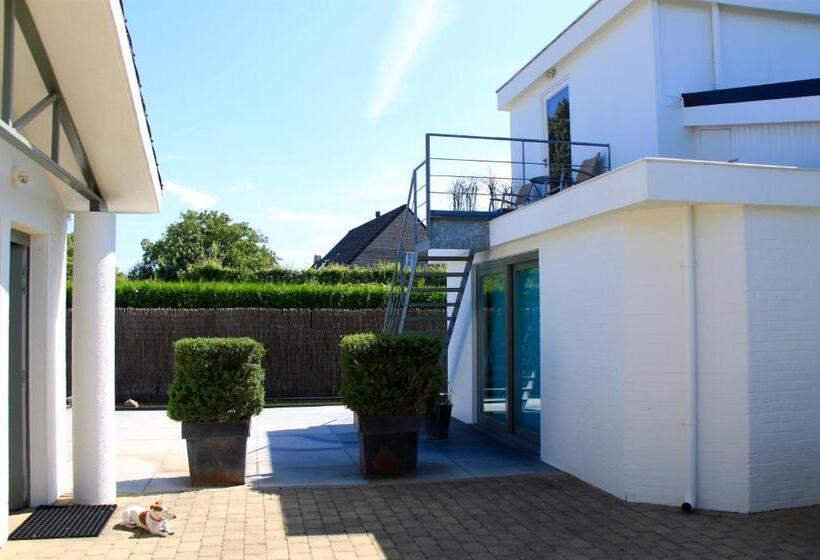 مبيت وإفطار Art Hill