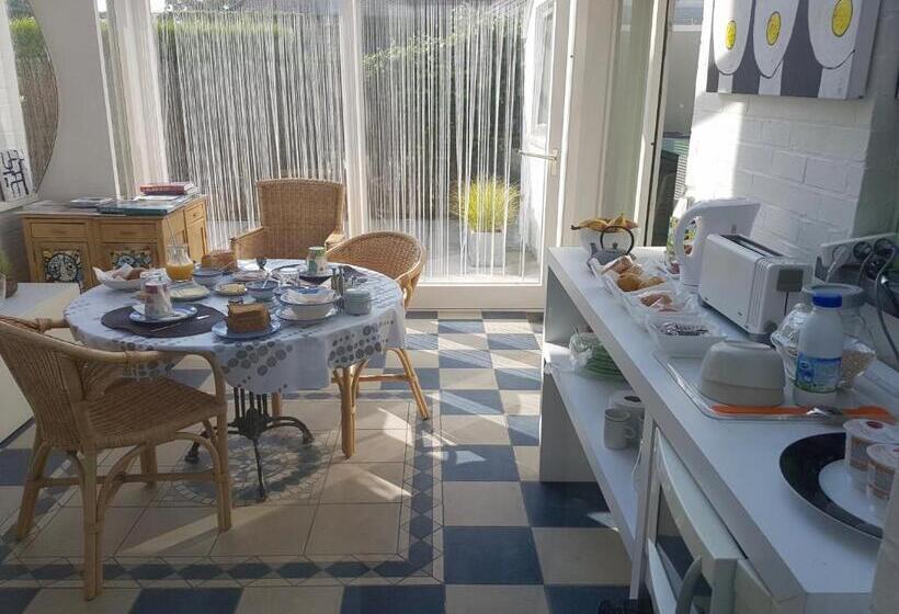 مبيت وإفطار Art Hill