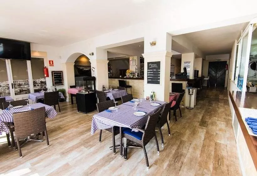 Hostal Port Corona