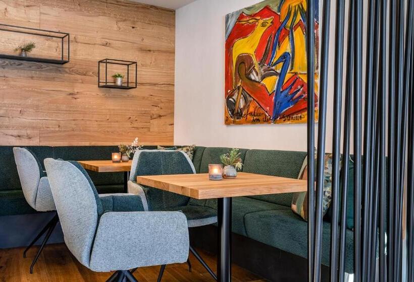 هتل Das Zwölferhaus