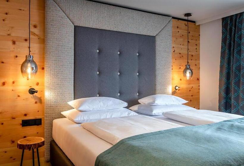 هتل Das Zwölferhaus