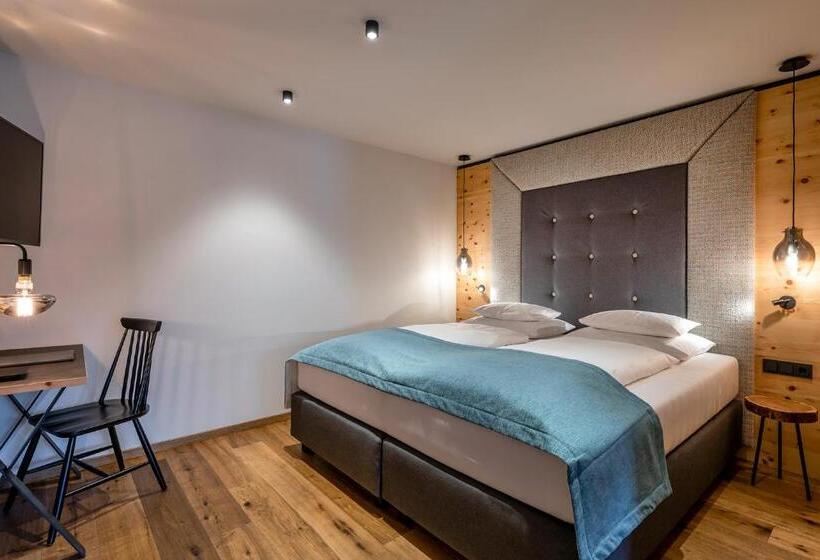 هتل Das Zwölferhaus