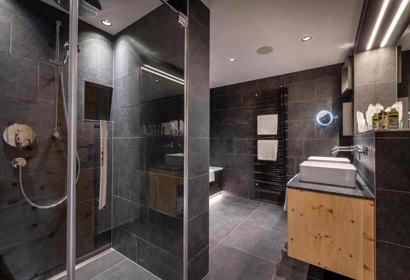 هتل Das Zwölferhaus