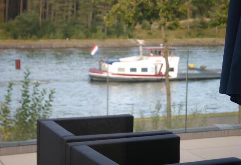 تختخواب و صبحانه Loft Aan Het Water