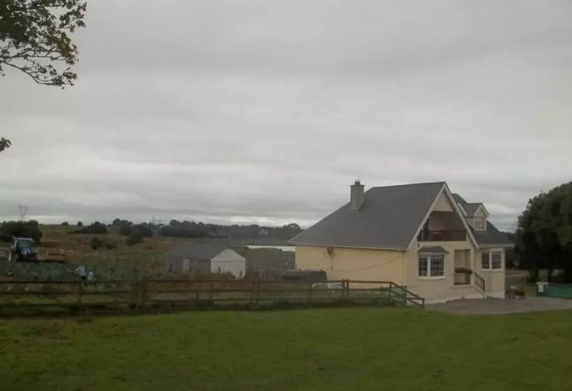 ベッドアンドブレックファースト The Curragh Country House Accommodation