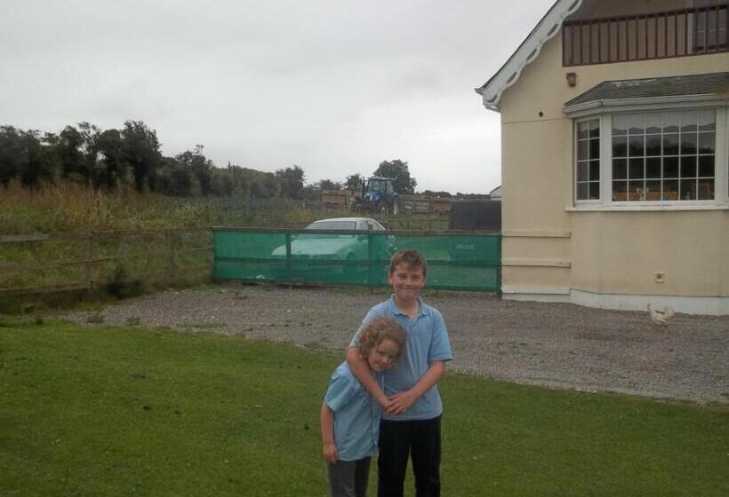 צימר The Curragh Country House Accommodation