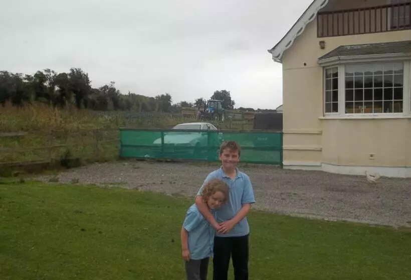 ベッドアンドブレックファースト The Curragh Country House Accommodation