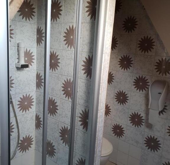 汽车旅馆  Pirates