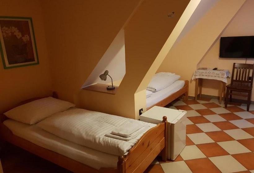 汽车旅馆  Pirates