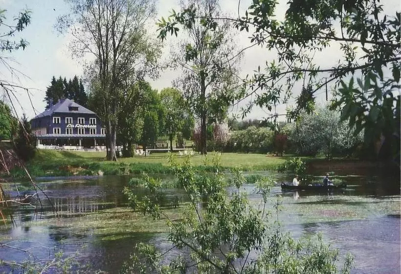 ホテル La Roseraie. Gaume Ardenne Lacuisine Sur Semois
