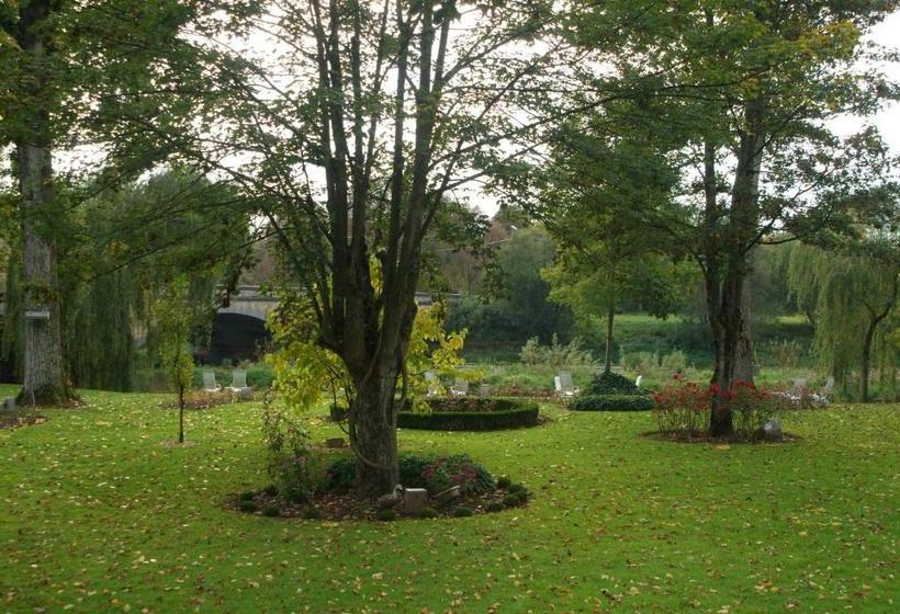 Отель La Roseraie. Gaume Ardenne Lacuisine Sur Semois