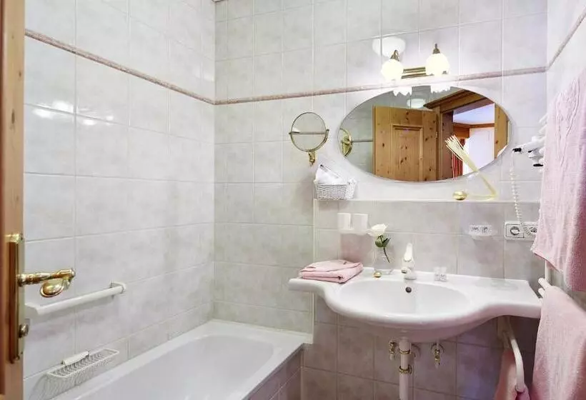 هتل Villa Angela