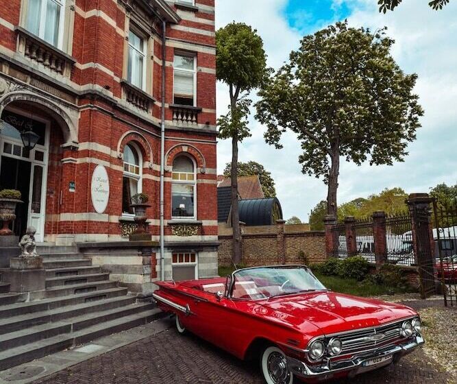 B&b  T Kasteel &  T Koetshuys