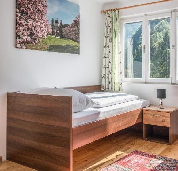 ベッドアンドブレックファースト Landgasthof & Restaurant Batzenhäusl