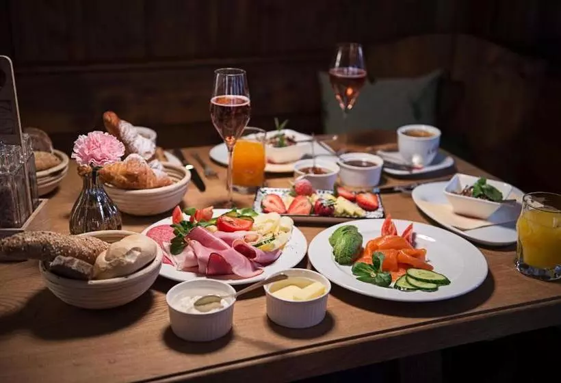Aamiaismajoitus (B&B) Landgasthof & Restaurant Batzenhäusl