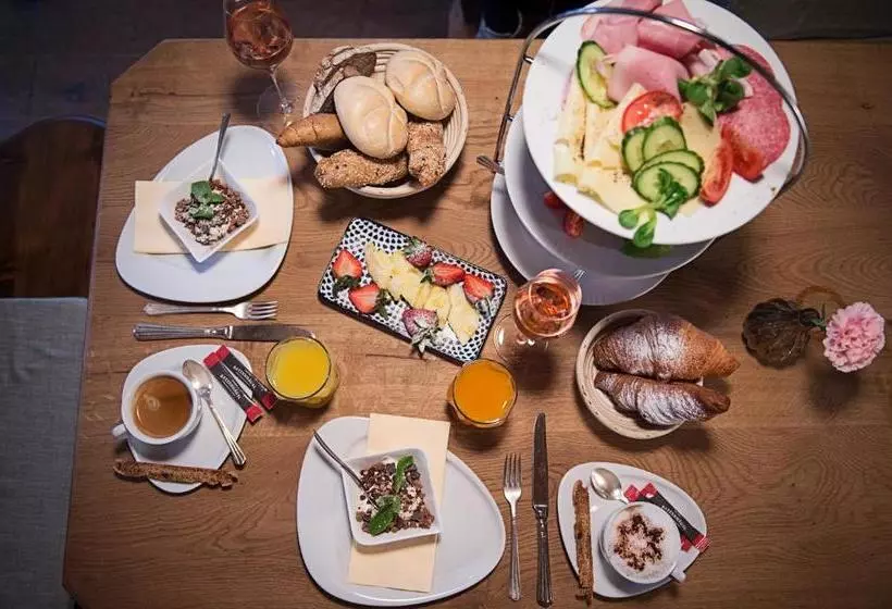 Aamiaismajoitus (B&B) Landgasthof & Restaurant Batzenhäusl