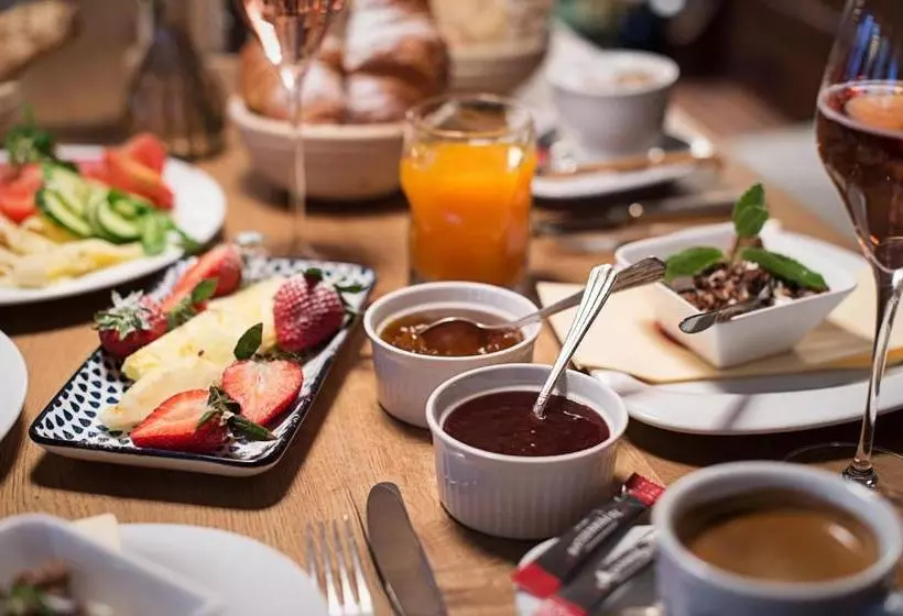 Aamiaismajoitus (B&B) Landgasthof & Restaurant Batzenhäusl
