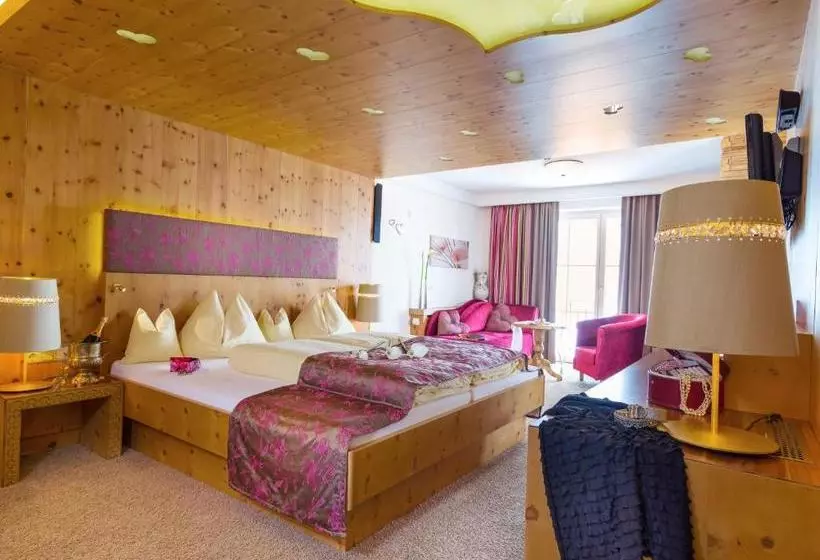 Superior Hotel Schneider Ski In & Ski Out