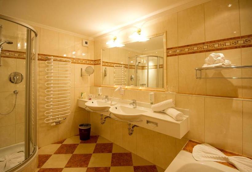 Superior Hotel Schneider Ski In & Ski Out