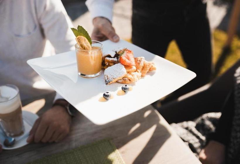 Отель Alpine Resort Goies Superior