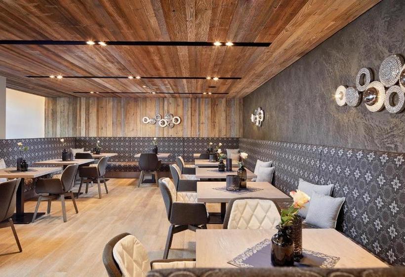 Отель Alpine Resort Goies Superior