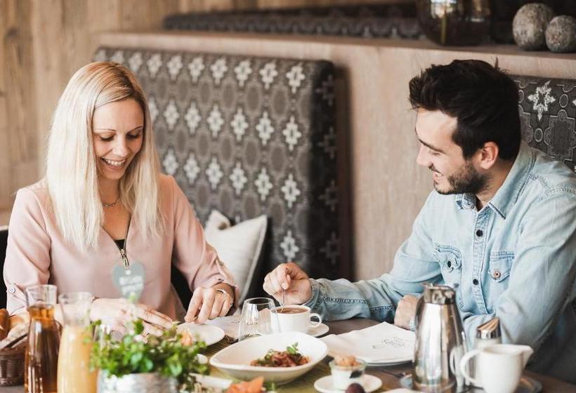 Отель Alpine Resort Goies Superior