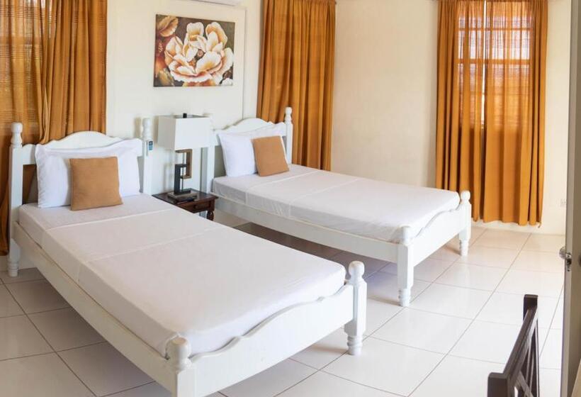 تختخواب و صبحانه St. James Guesthouse