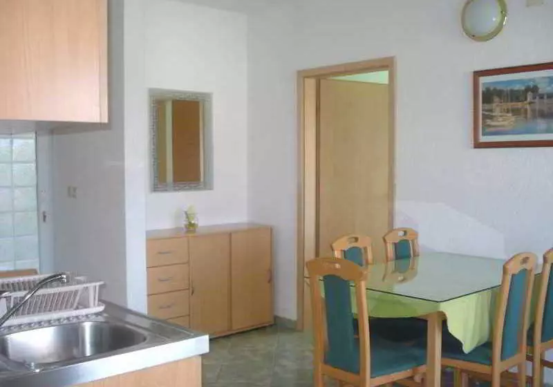 هتل Apartments Burmeta