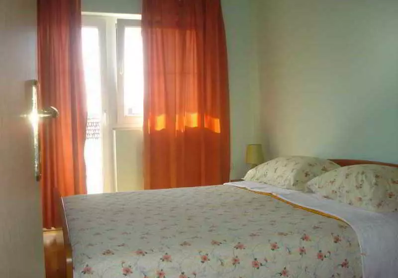 هتل Apartments Burmeta