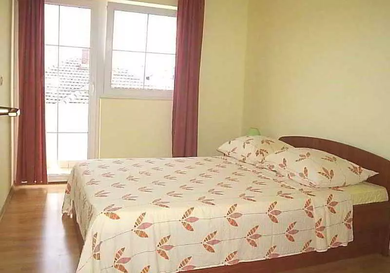 هتل Apartments Burmeta