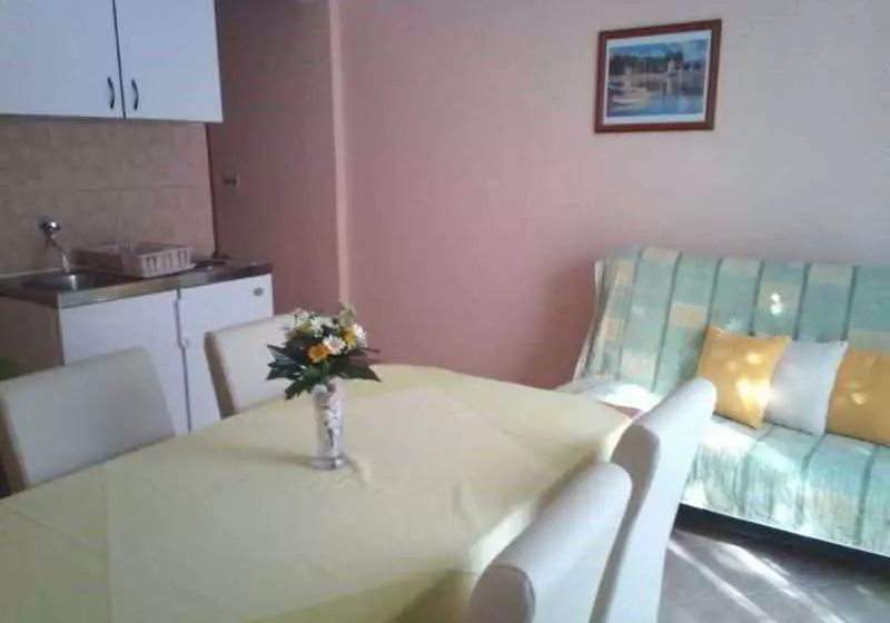 هتل Apartments Burmeta