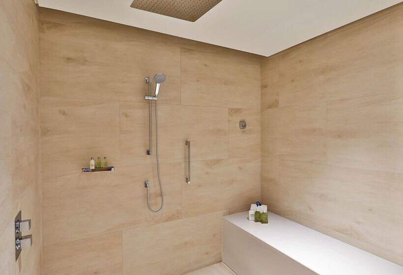 هتل Doubletree By Hilton Dubai Business Bay