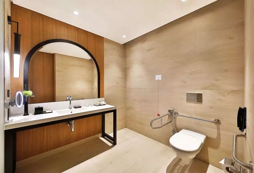 هتل Doubletree By Hilton Dubai  Business Bay